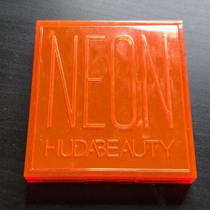Huda Beauty Neon Orange mini palette